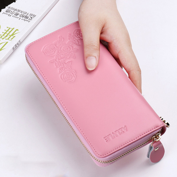 Голям дамски портфейл с флорални мотиви в няколко цвята