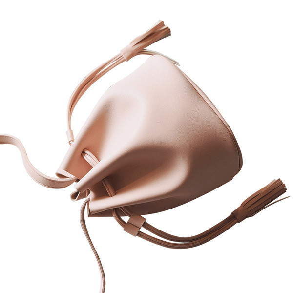 Дамска модерна чанта с елемент пискюл