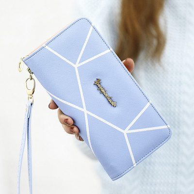 Μοντέρνο γυναικείο πορτοφόλι με φερμουάρ και μεταλλική επιγραφή σε διάφορα μοντέλα