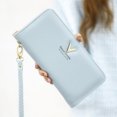 Μοντέρνο γυναικείο πορτοφόλι με φερμουάρ και μεταλλική επιγραφή σε διάφορα μοντέλα