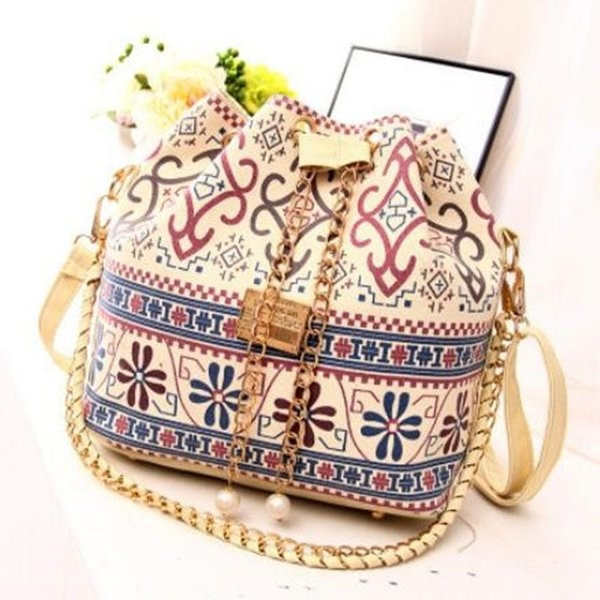 Дамска чанта от плат за през рамо с етно мотиви 