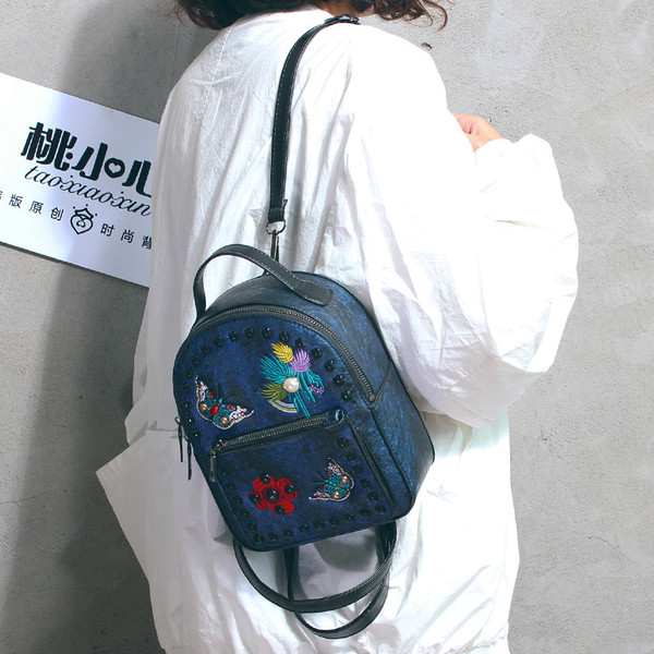 Rucsac de dama cu broderie si ochiuri in trei culori