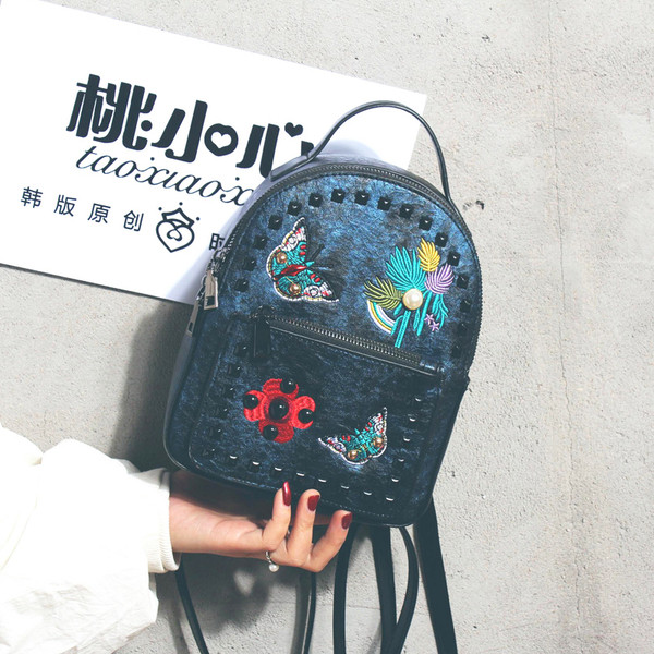 Rucsac de dama cu broderie si ochiuri in trei culori