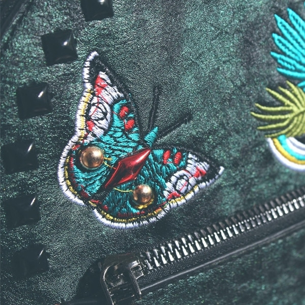 Rucsac de dama cu broderie si ochiuri in trei culori