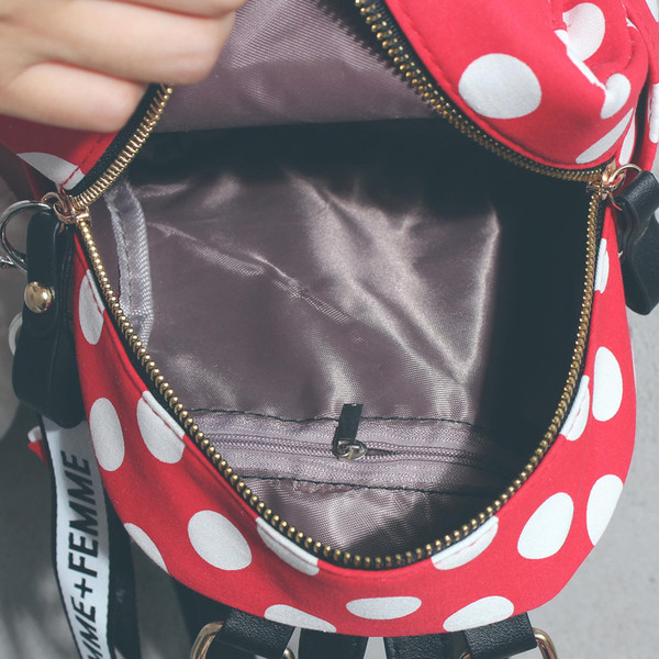 Дамска раница в три цвята на точки с аксесоар