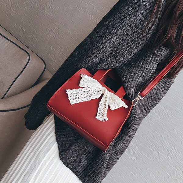 Geanta de dama eleganta din piele ecologica cu panglica din dantela