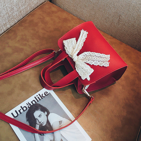 Geanta de dama eleganta din piele ecologica cu panglica din dantela