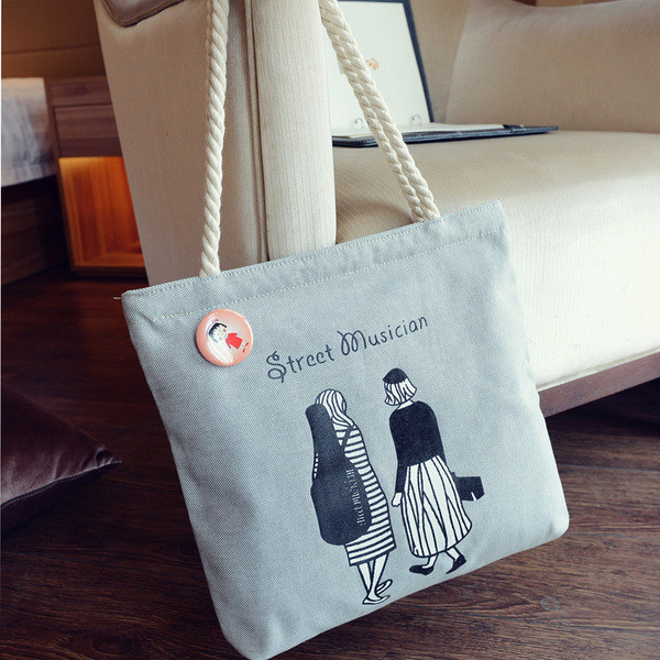 Дамска ежедневна чанта в няколко цвят с надпис и щампа