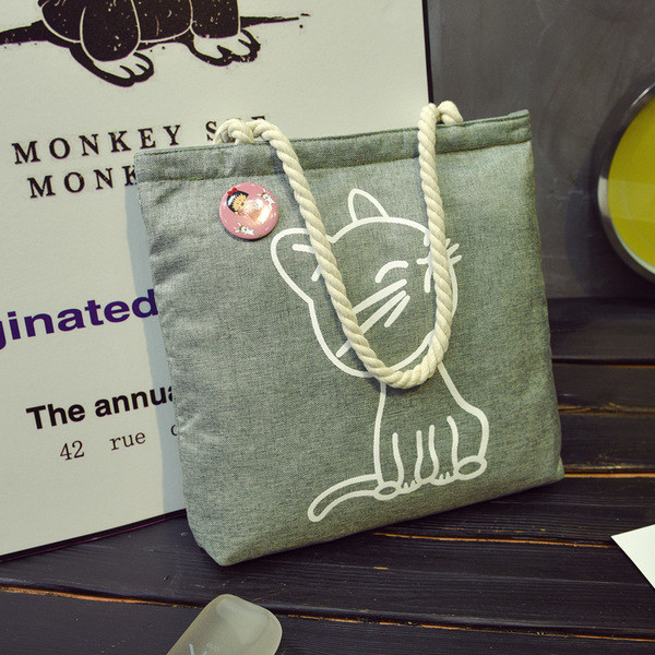 Дамска ежедневна чанта в няколко цвят с надпис и щампа