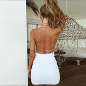 Дамска рокля с тънки презрамки и гол гръб в черно и бяло