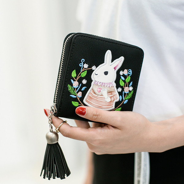 Дамски малък портфейл с бродерия и пискюл в няколко цвята