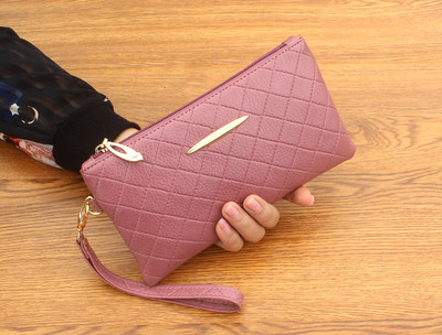 Голям дамски портфейл с метален елемент в няколко цвята