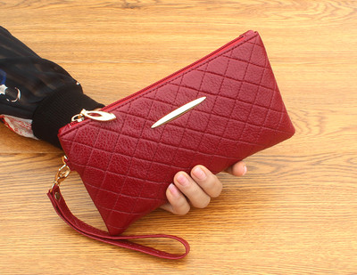 Голям дамски портфейл с метален елемент в няколко цвята