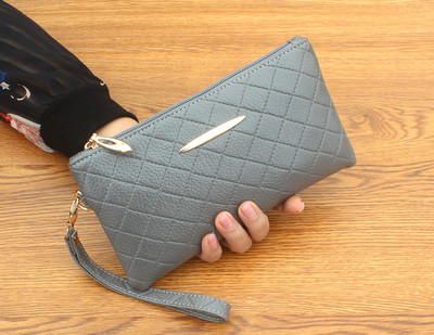 Голям дамски портфейл с метален елемент в няколко цвята