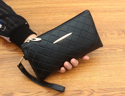 Голям дамски портфейл с метален елемент в няколко цвята