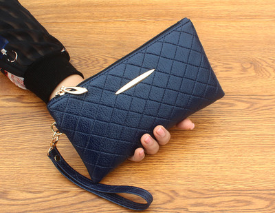 Голям дамски портфейл с метален елемент в няколко цвята