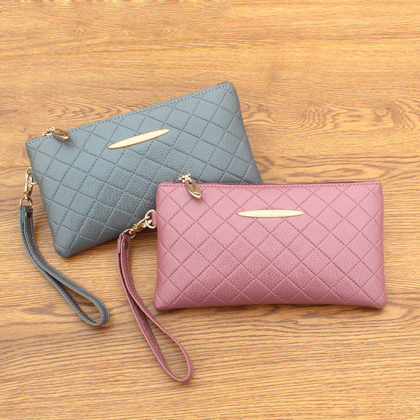 Голям дамски портфейл с метален елемент в няколко цвята