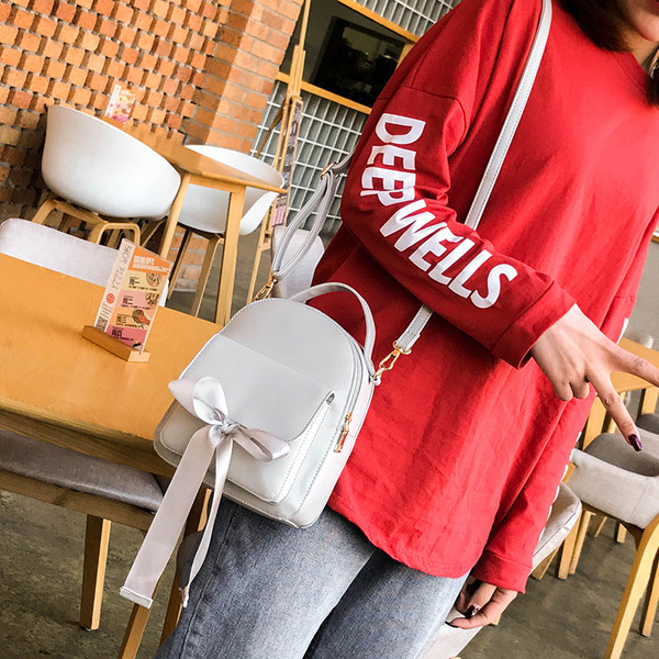 Дамска раница с външен джоб и панделка в няколко цвята