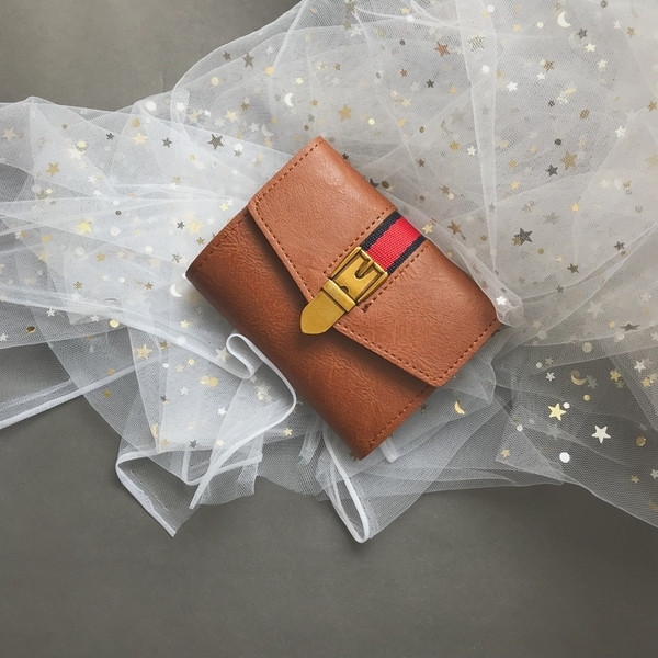 Малък дамски портфейл с метална закопчалка от еко кожа