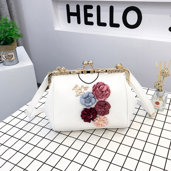 Geanta eleganta de dama cu motive florale decorative 3D