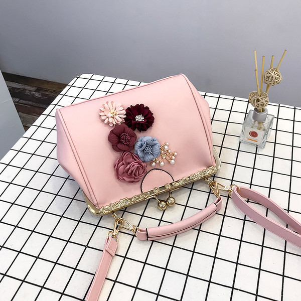 Geanta eleganta de dama cu motive florale decorative 3D