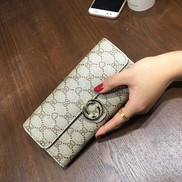 Елегантен дамски портфейл с метална декорация от еко кожа