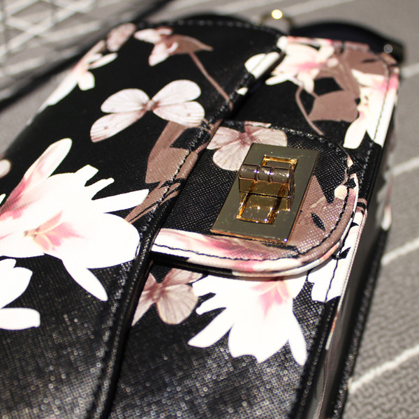 Geanta dama in mai multe culori cu imprimeu floral