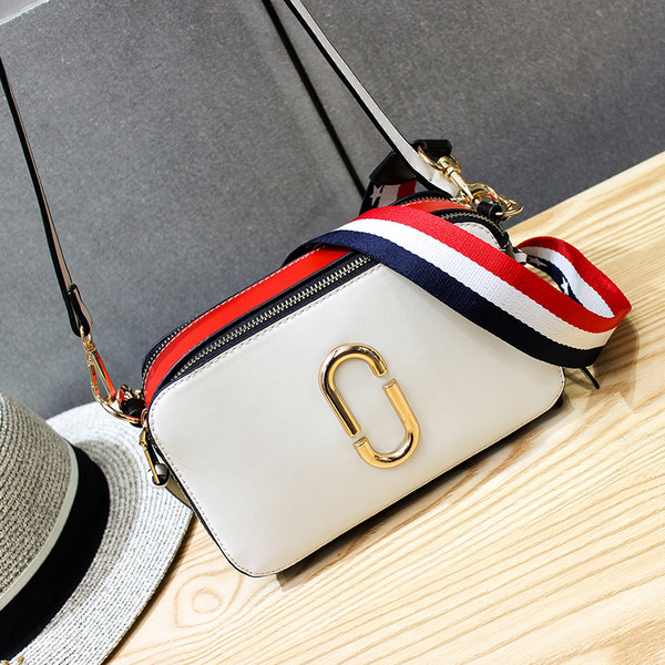 Geanta dama cu elemente colorate si decor metalic