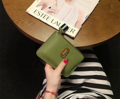 Portofel mic de dama cu element metalic si fermoar in mai multe culori