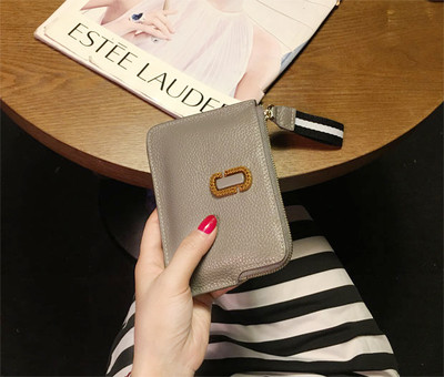 Portofel mic de dama cu element metalic si fermoar in mai multe culori