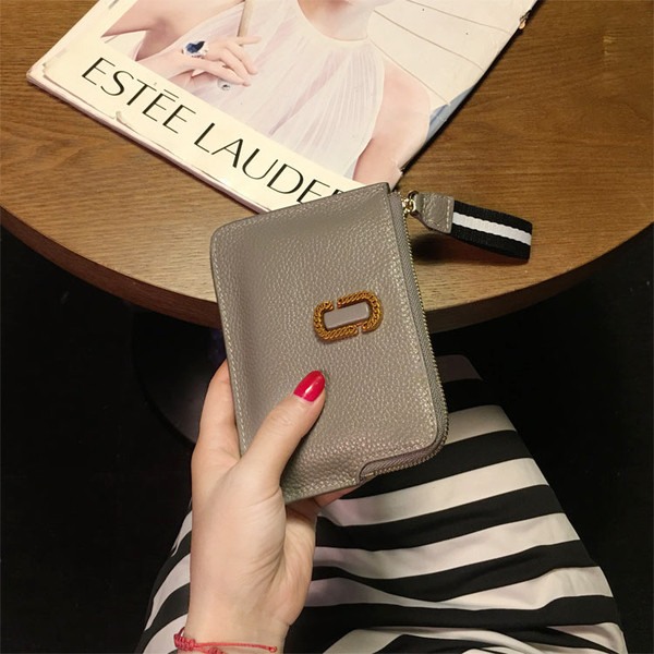 Portofel mic de dama cu element metalic si fermoar in mai multe culori