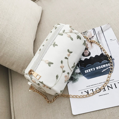 Geantă mică rotundă cu broderie în trei culori