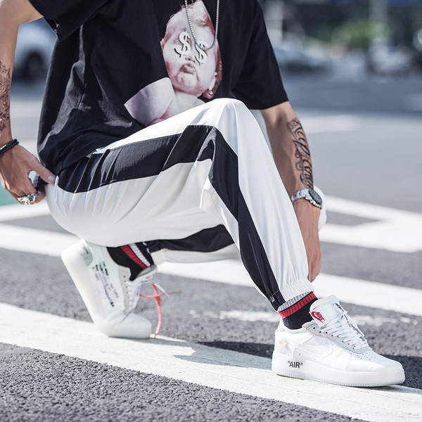 Ανδρικό καθημερινό παντελόνι σε λεύκο και μαύρο χρώμα