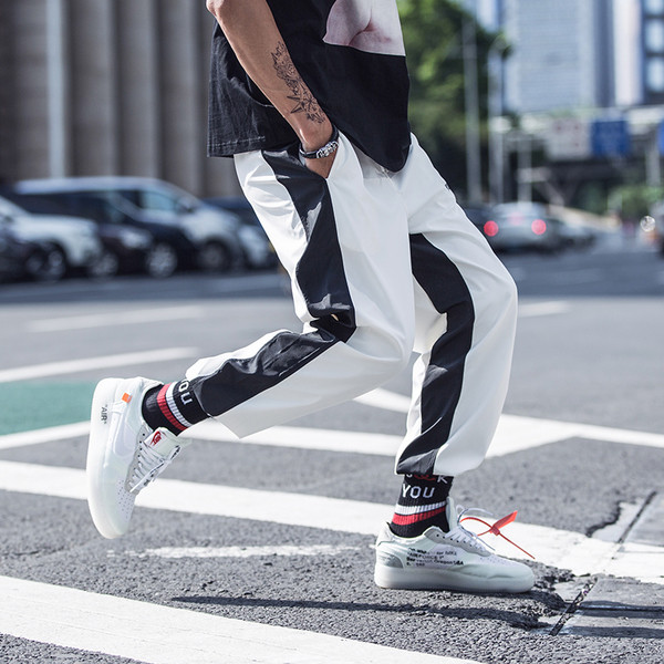 Ανδρικό καθημερινό παντελόνι σε λεύκο και μαύρο χρώμα