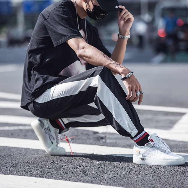 Ανδρικό καθημερινό παντελόνι σε λεύκο και μαύρο χρώμα