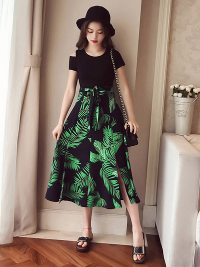 Стилна дамска рокля с флорални мотиви в два цвята