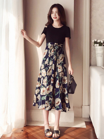 Стилна дамска рокля с флорални мотиви в два цвята