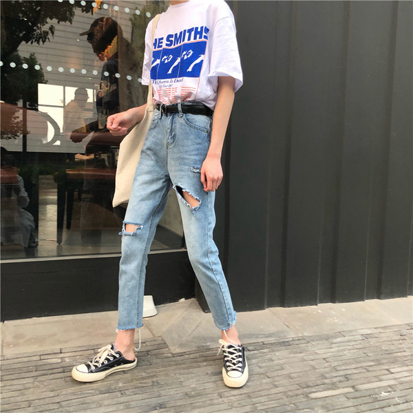 Blugi de dama cu talie inalta si motive rupte