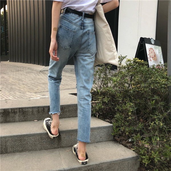 Blugi de dama cu talie inalta si motive rupte