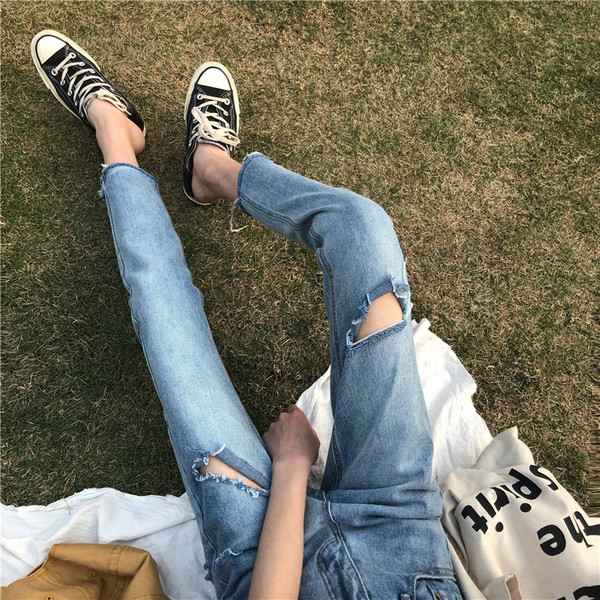 Blugi de dama cu talie inalta si motive rupte