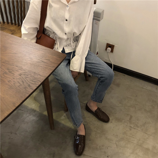 Blugi de damă eleganti în albastru cu fante