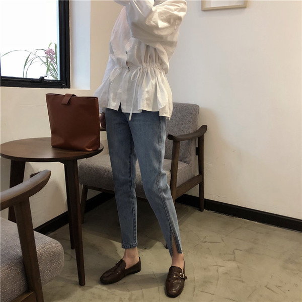 Blugi de damă eleganti în albastru cu fante