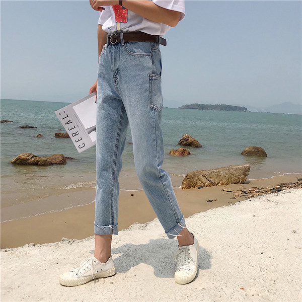 Blugi de damă moderni cu talie înaltă - un model larg