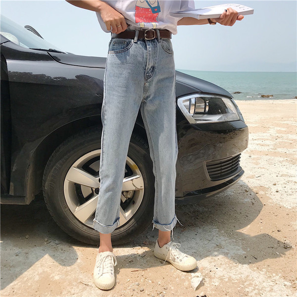 Blugi de damă moderni cu talie înaltă - un model larg