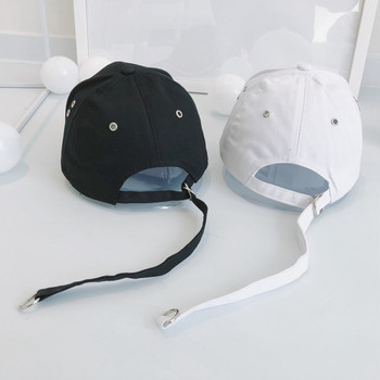 Ανδρικό καπέλο σε άσπρο και λευκό χρώμα