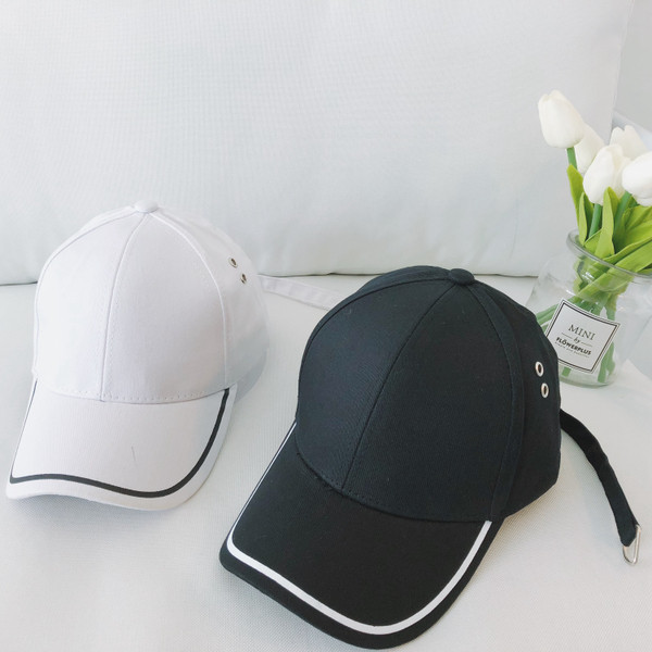 Pălărie casual pentru bărbați în alb-negru