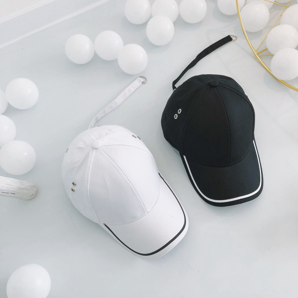 Pălărie casual pentru bărbați în alb-negru