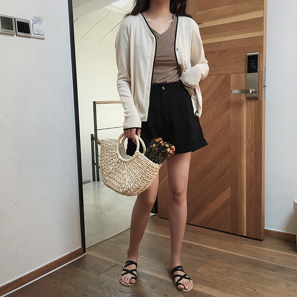 Model larg de blugi de dama scurti cu talie inalta in mai multe culori