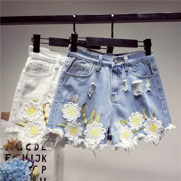 Blugi scurti moderni de dama cu talie inalta si broderii in mai multe modele