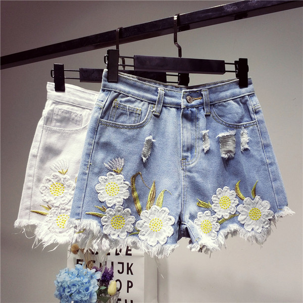 Blugi scurti moderni de dama cu talie inalta si broderii in mai multe modele